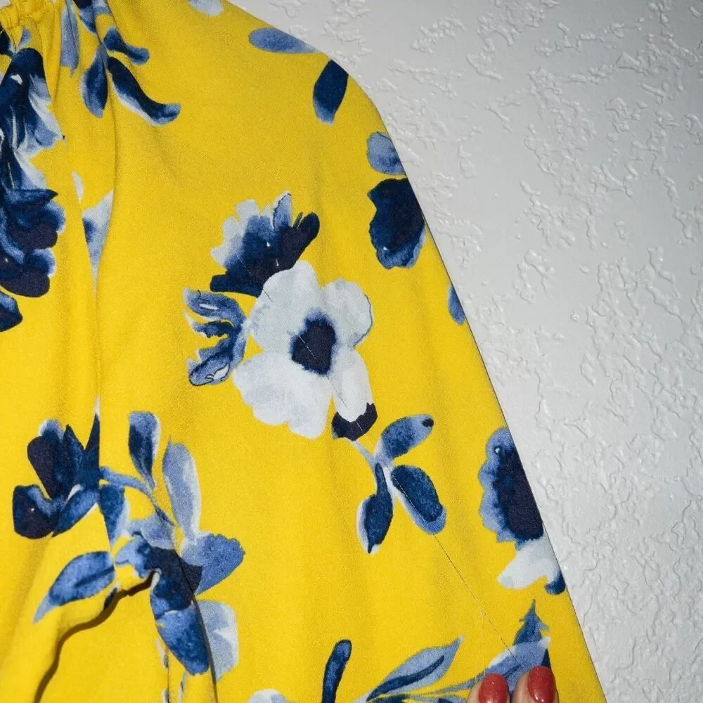 Elizabeth & James Yellow Floral‎ Peasant Top Size Medium